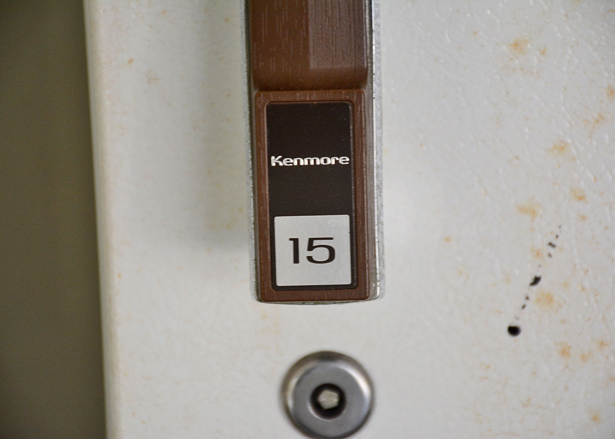 Sears Kenmore 15.1 Cubic Foot Locking Upright Freezer