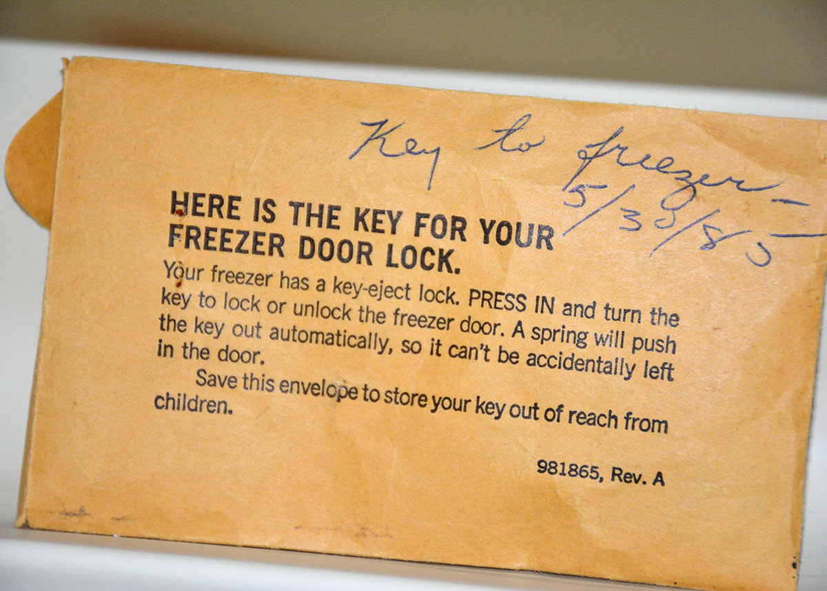 Sears Kenmore 15.1 Cubic Foot Locking Upright Freezer