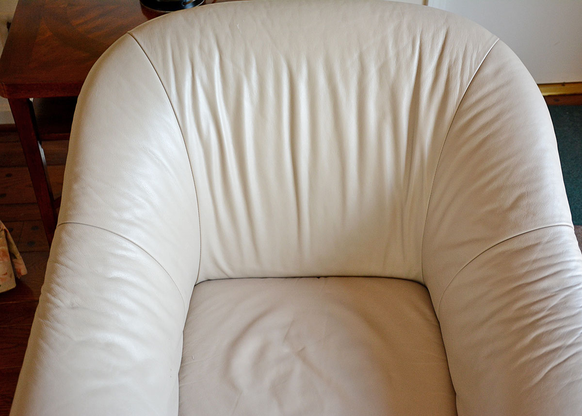 Leatherette Swivel Club Chair