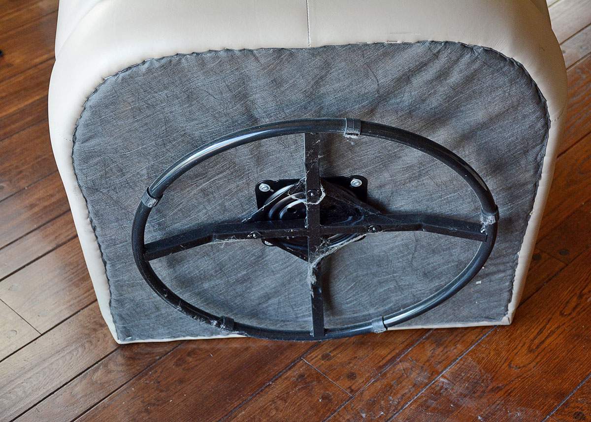 Leatherette Swivel Club Chair