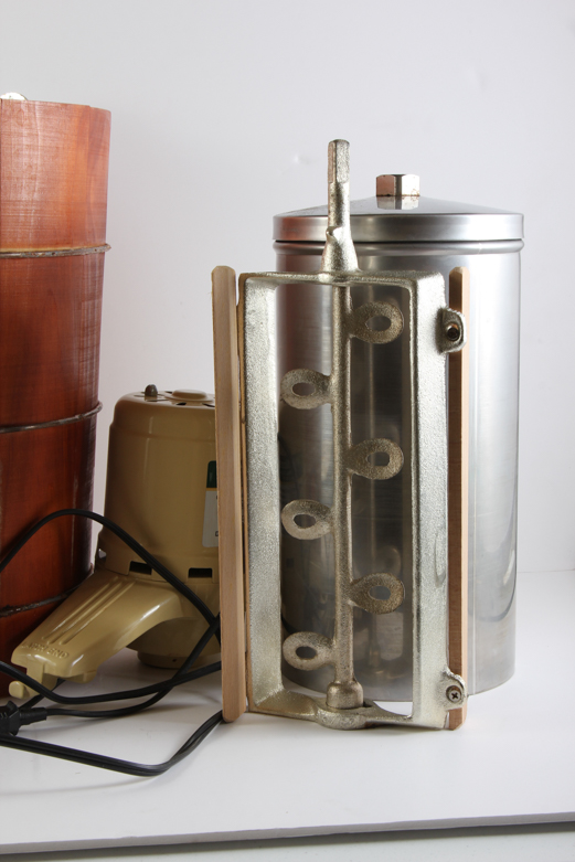 White Mountain Electric Six Quart Ice Cream Freezer