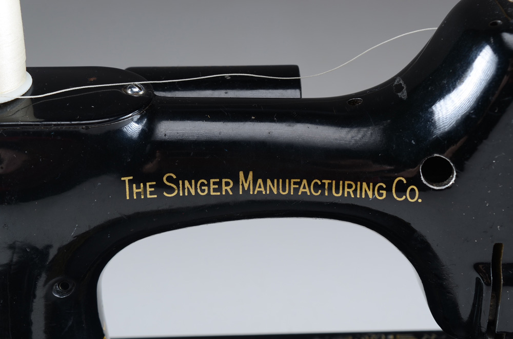 Singer Sewing Machine Featherweight Catalog 3-110 Simanco Motor