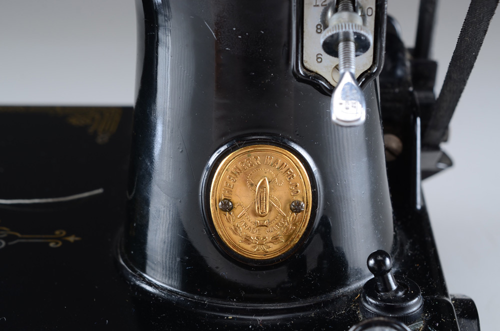 Singer Sewing Machine Featherweight Catalog 3-110 Simanco Motor