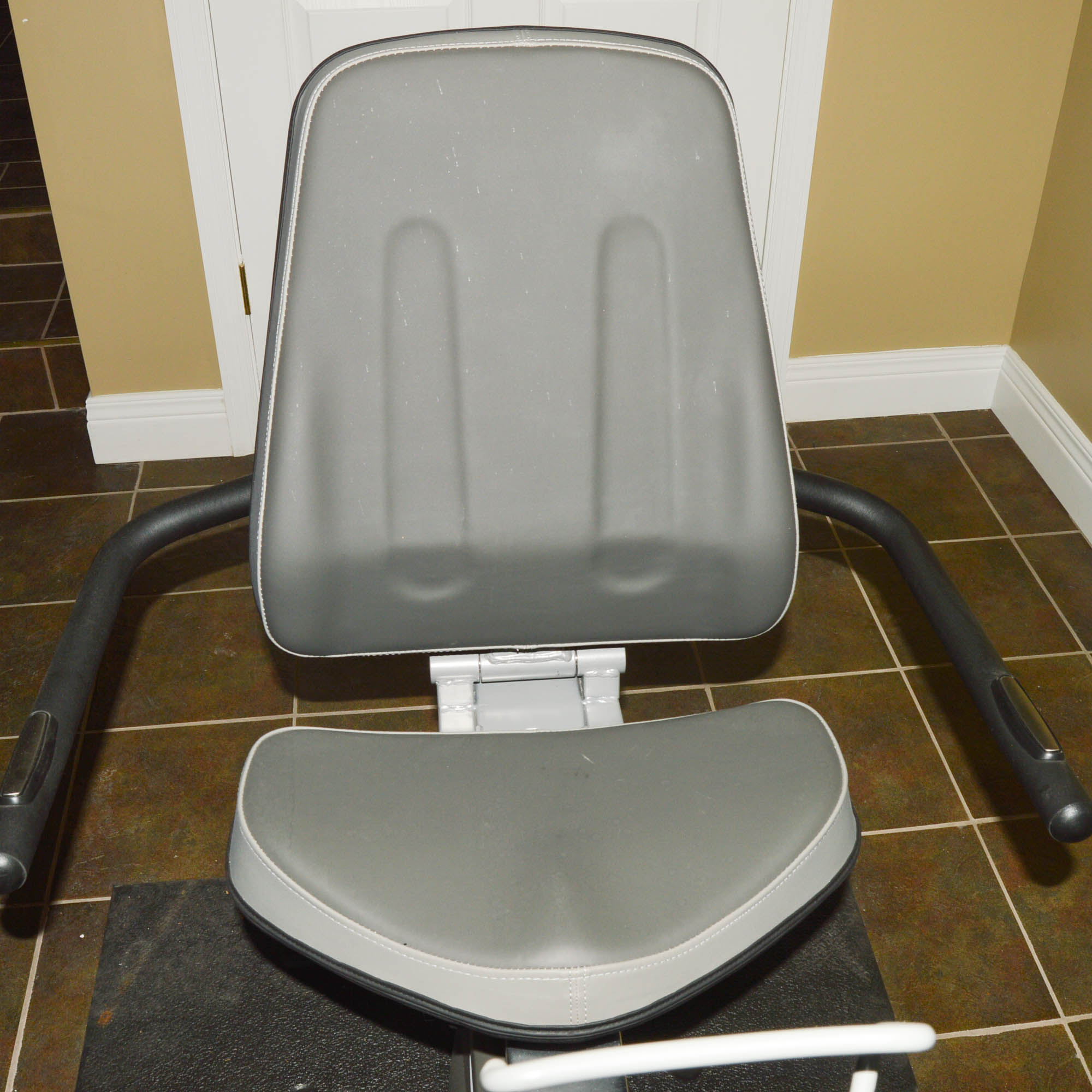 Universal Fitness U325 Recumbent Bike