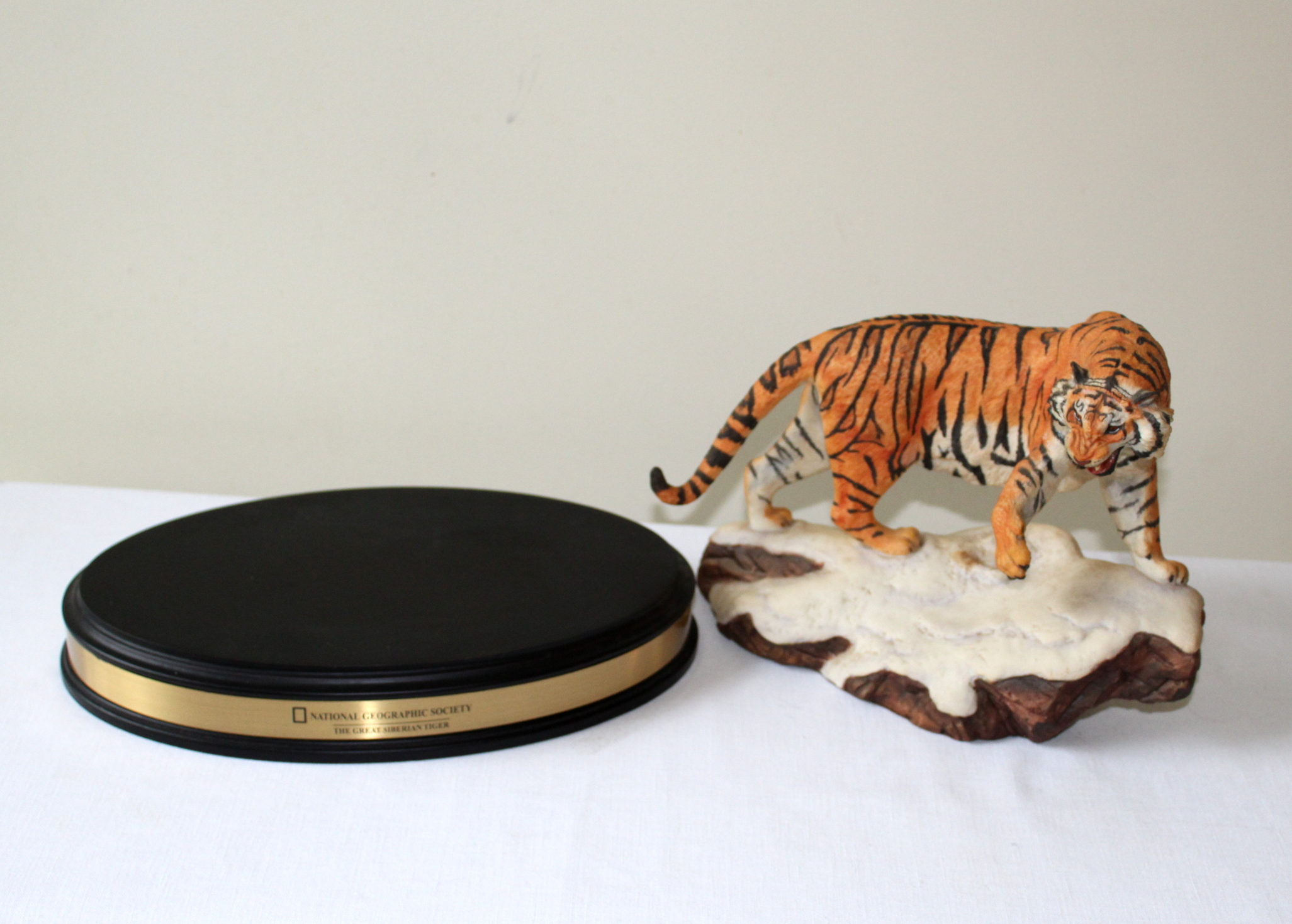 National Geographic Siberian Tiger Sculpture