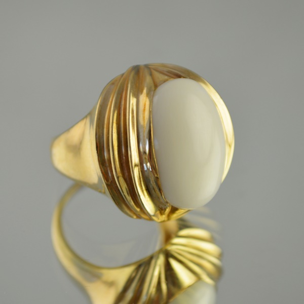Ladies 14K Yellow Gold and Imitation Ivory Ring