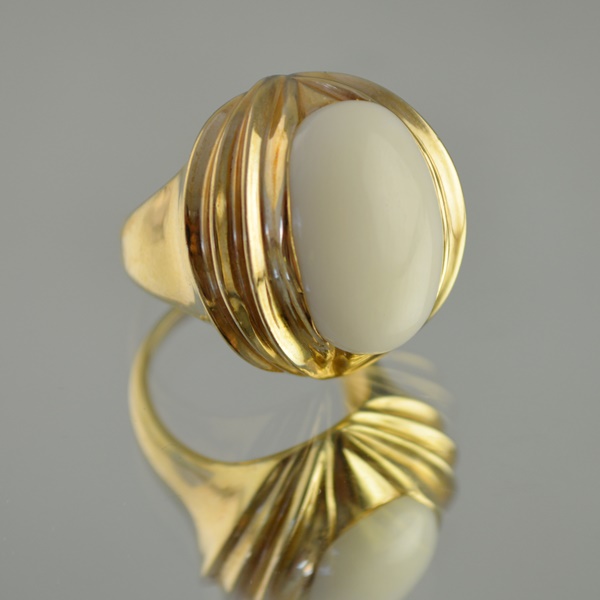 Ladies 14K Yellow Gold and Imitation Ivory Ring