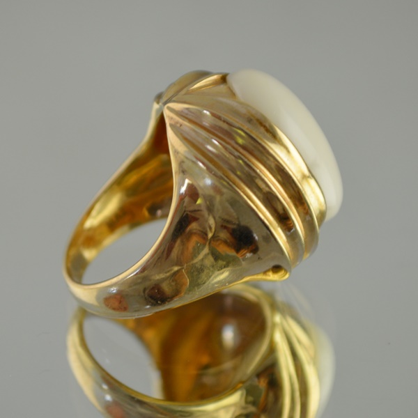 Ladies 14K Yellow Gold and Imitation Ivory Ring