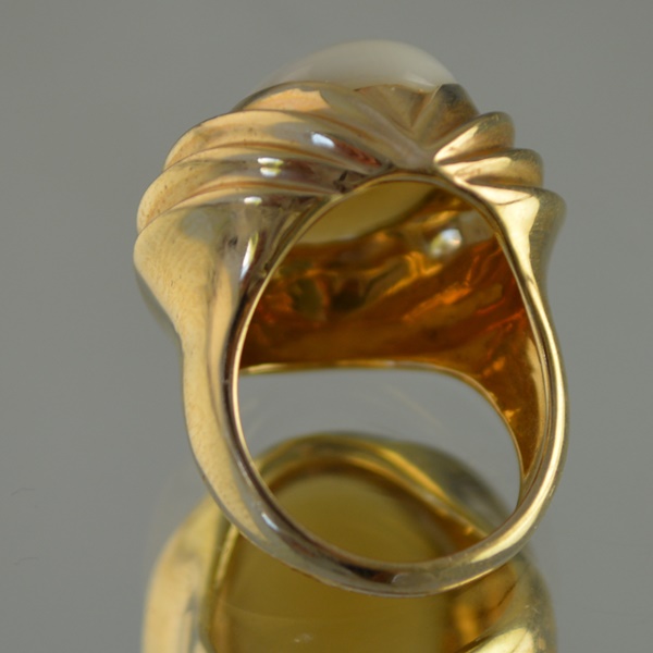 Ladies 14K Yellow Gold and Imitation Ivory Ring