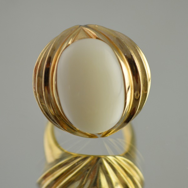 Ladies 14K Yellow Gold and Imitation Ivory Ring