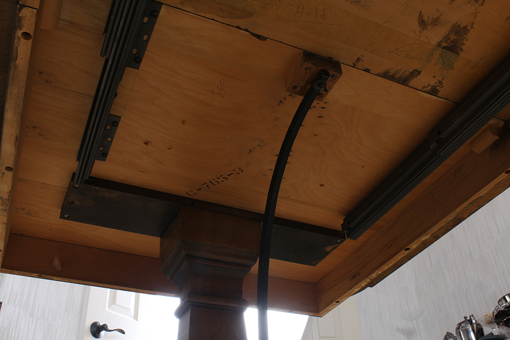 Thomasville French Provincial Dining Room Table with Almond Finish