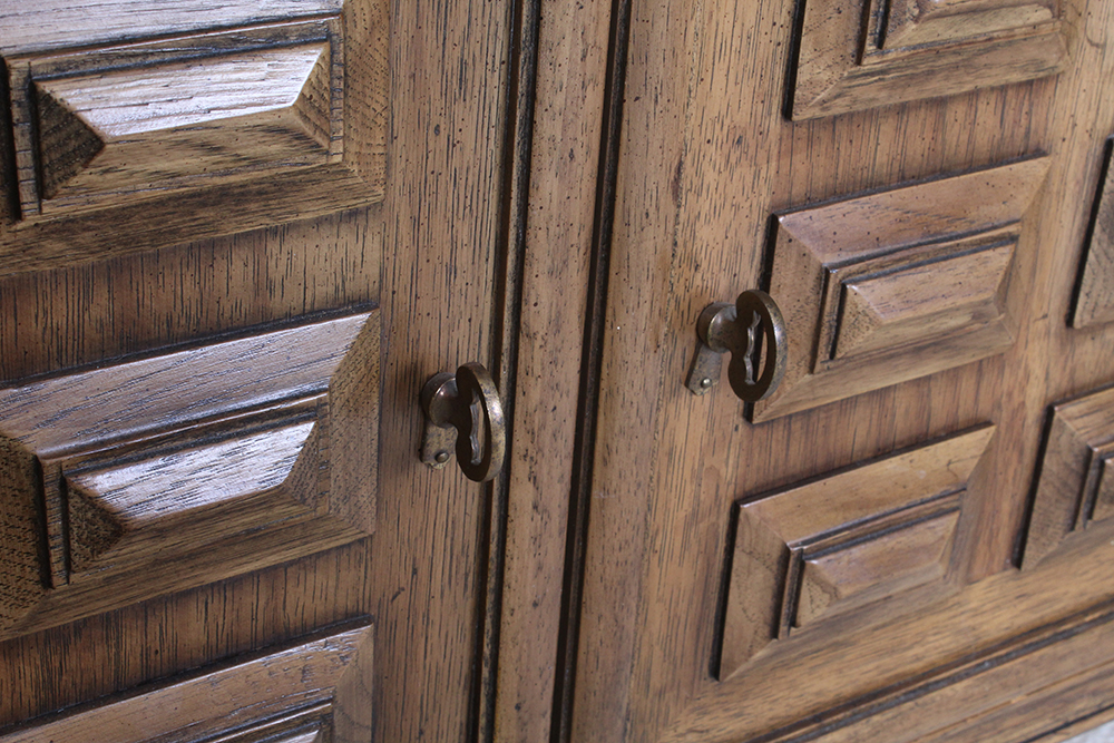 Thomasville Drop Leaf Server with Chestnut Finish