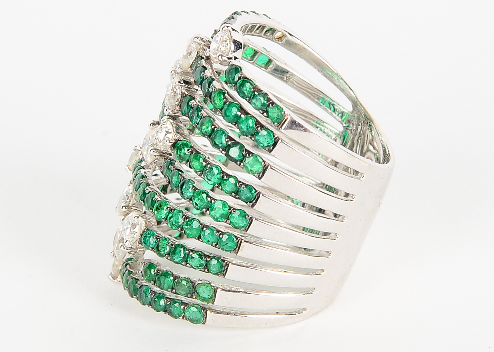 18k White Gold Diamond and Emerald Ring