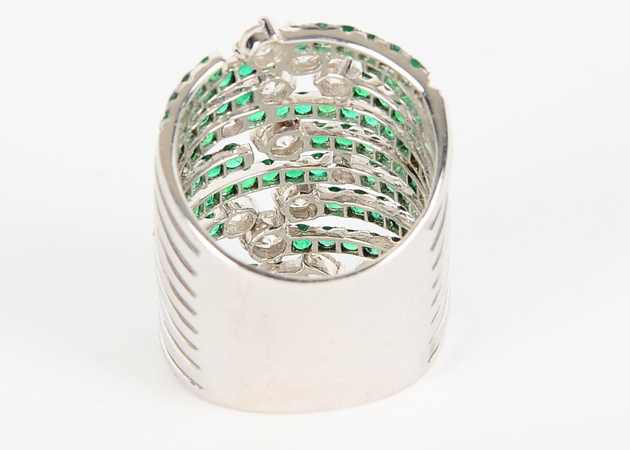 18k White Gold Diamond and Emerald Ring