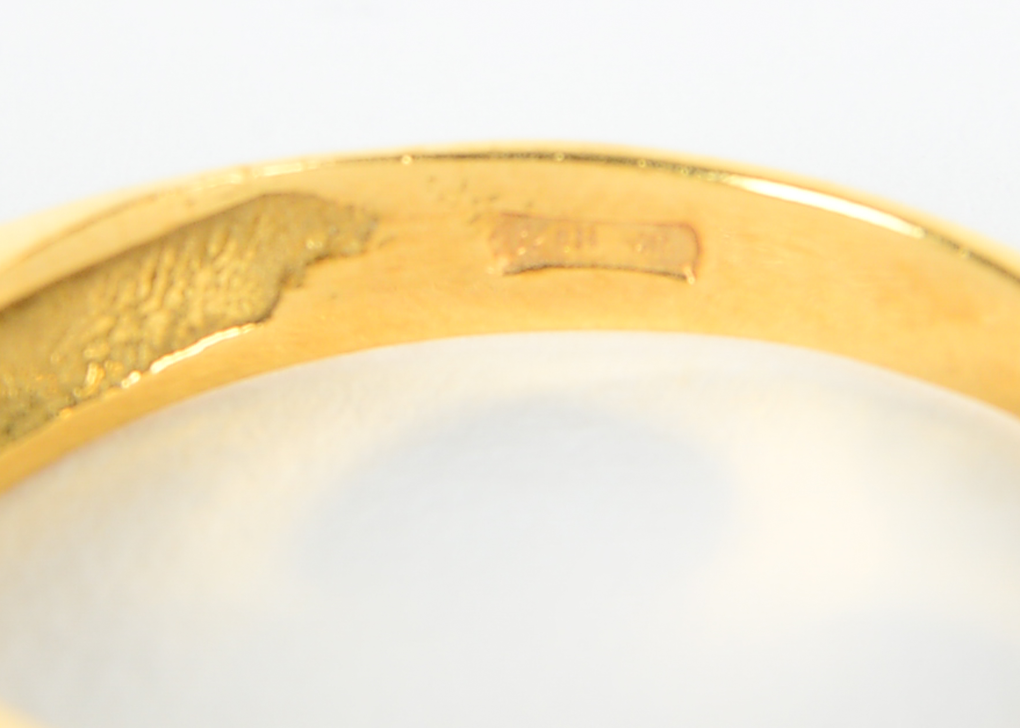 18k Yellow Gold Cubic Zirconia and Chrysoprase Stone Ring