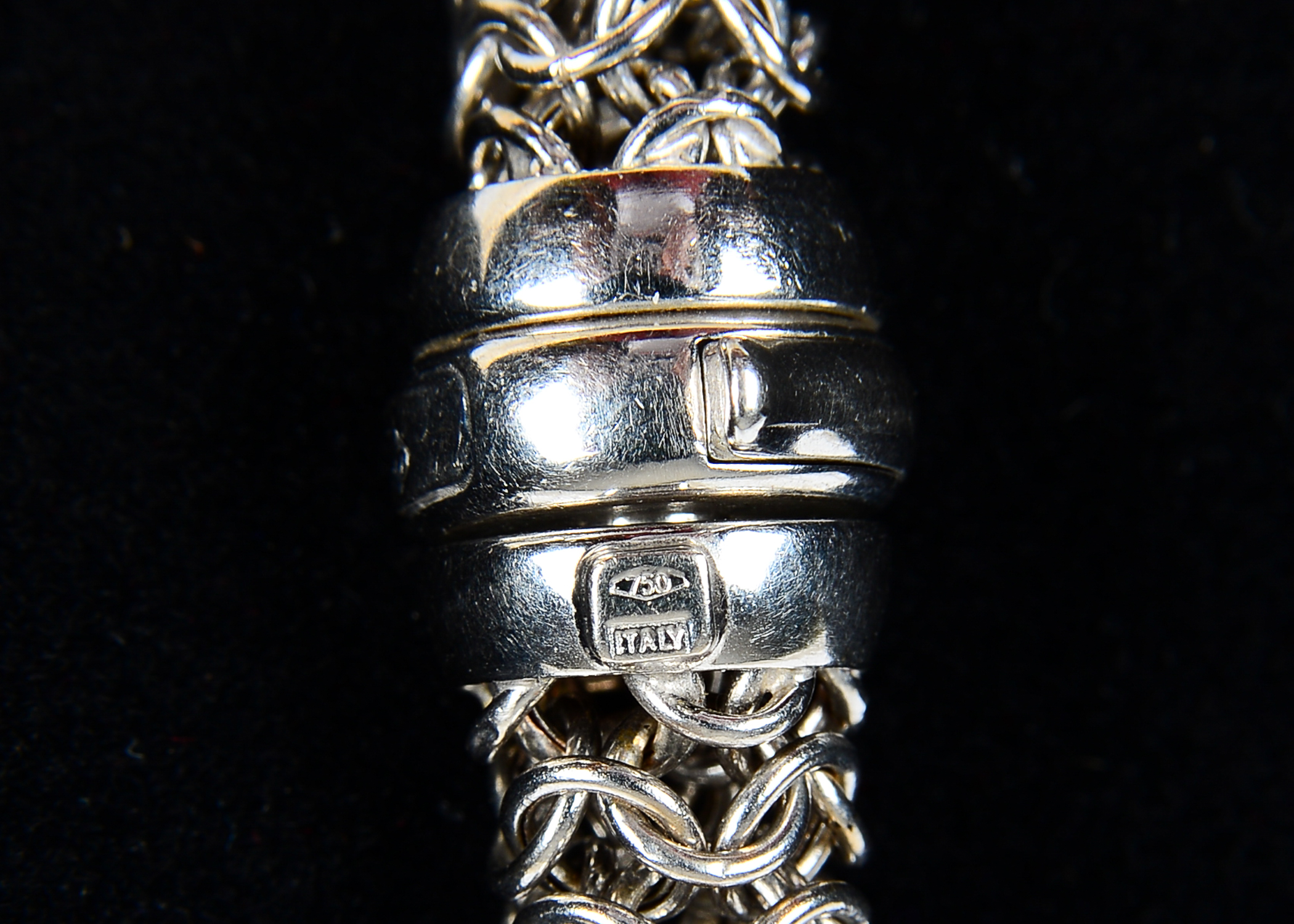 18k White Gold Stocking Mesh Chain Necklace