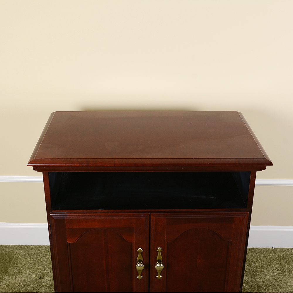 Traditional Style Entertainment Stand