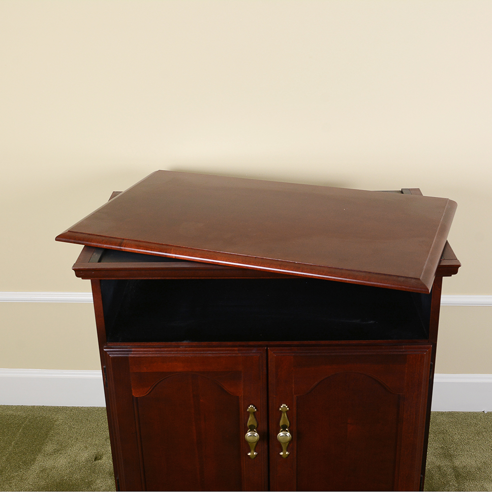 Traditional Style Entertainment Stand