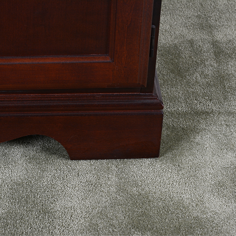 Traditional Style Entertainment Stand