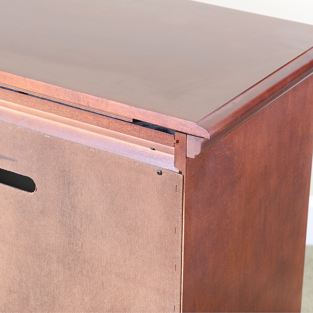 Traditional Style Entertainment Stand