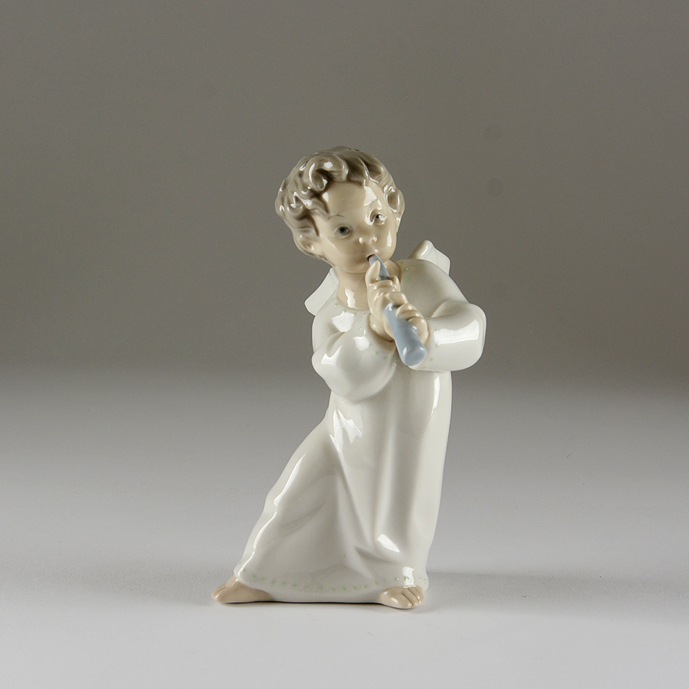 Lladro Angel With Flute Porcelain Figure