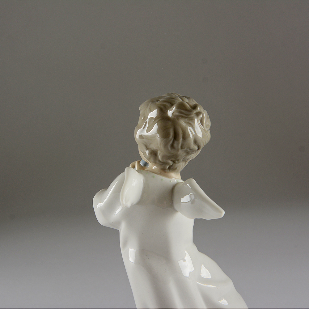 Lladro Angel With Flute Porcelain Figure