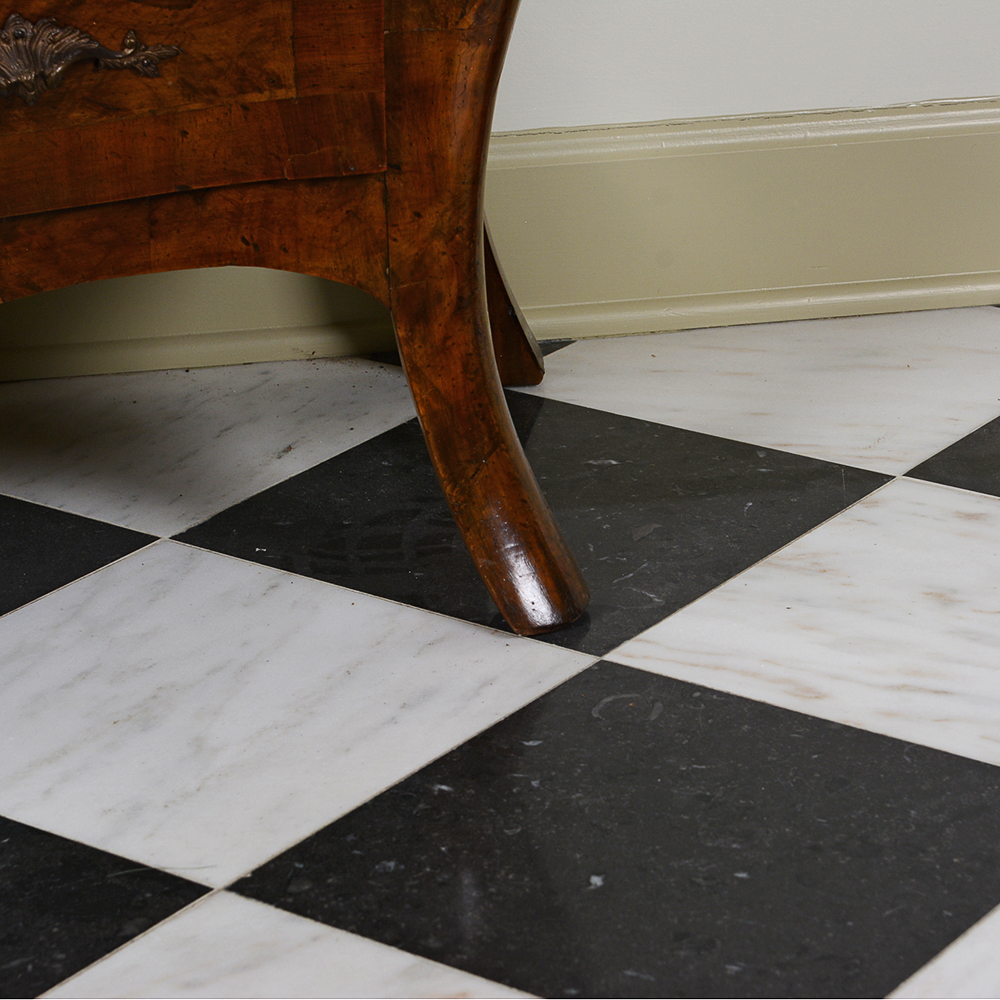 Burled Wood Veneer Bombe Italian Chest of Drawers