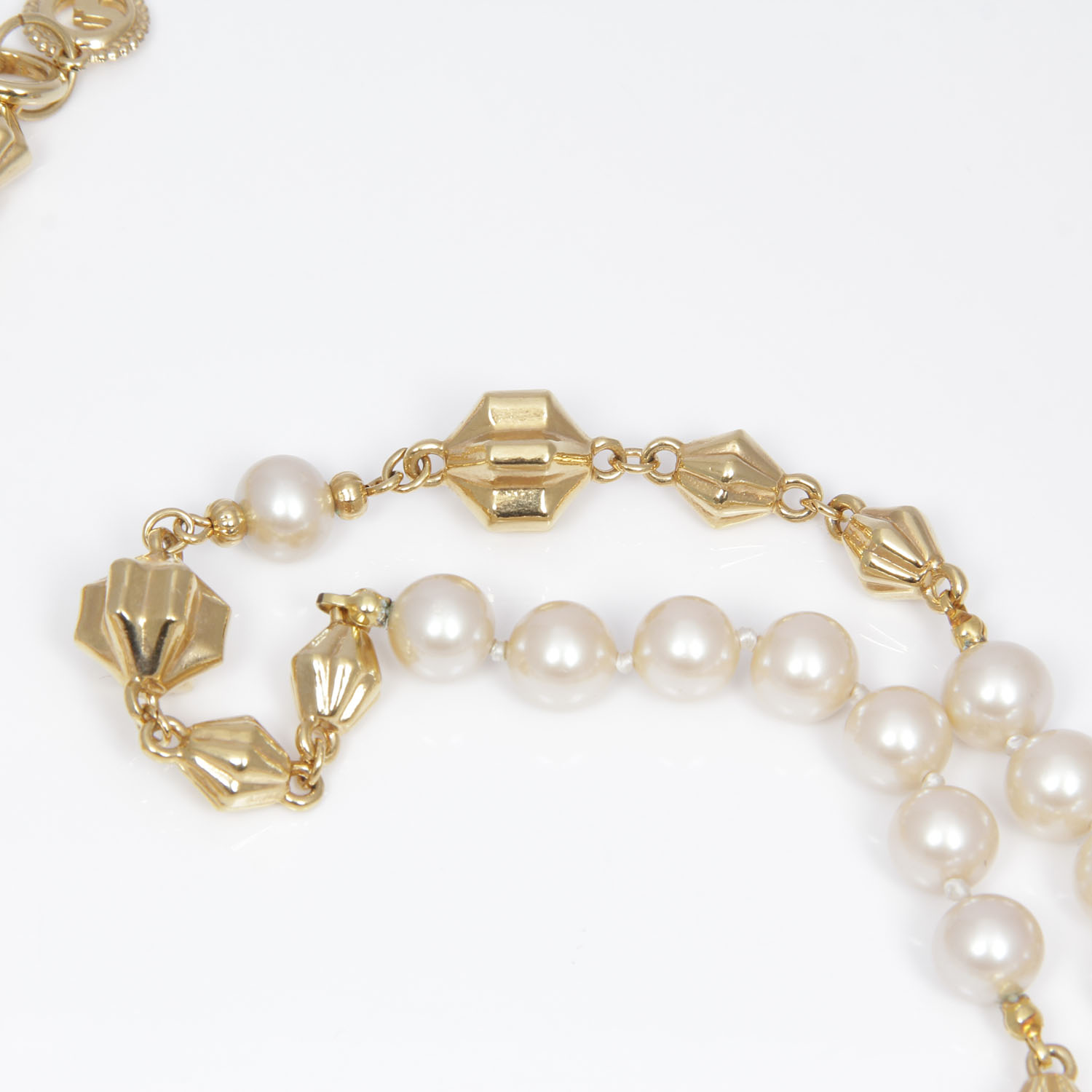 St. John Pearl Costume Jewelry Necklace