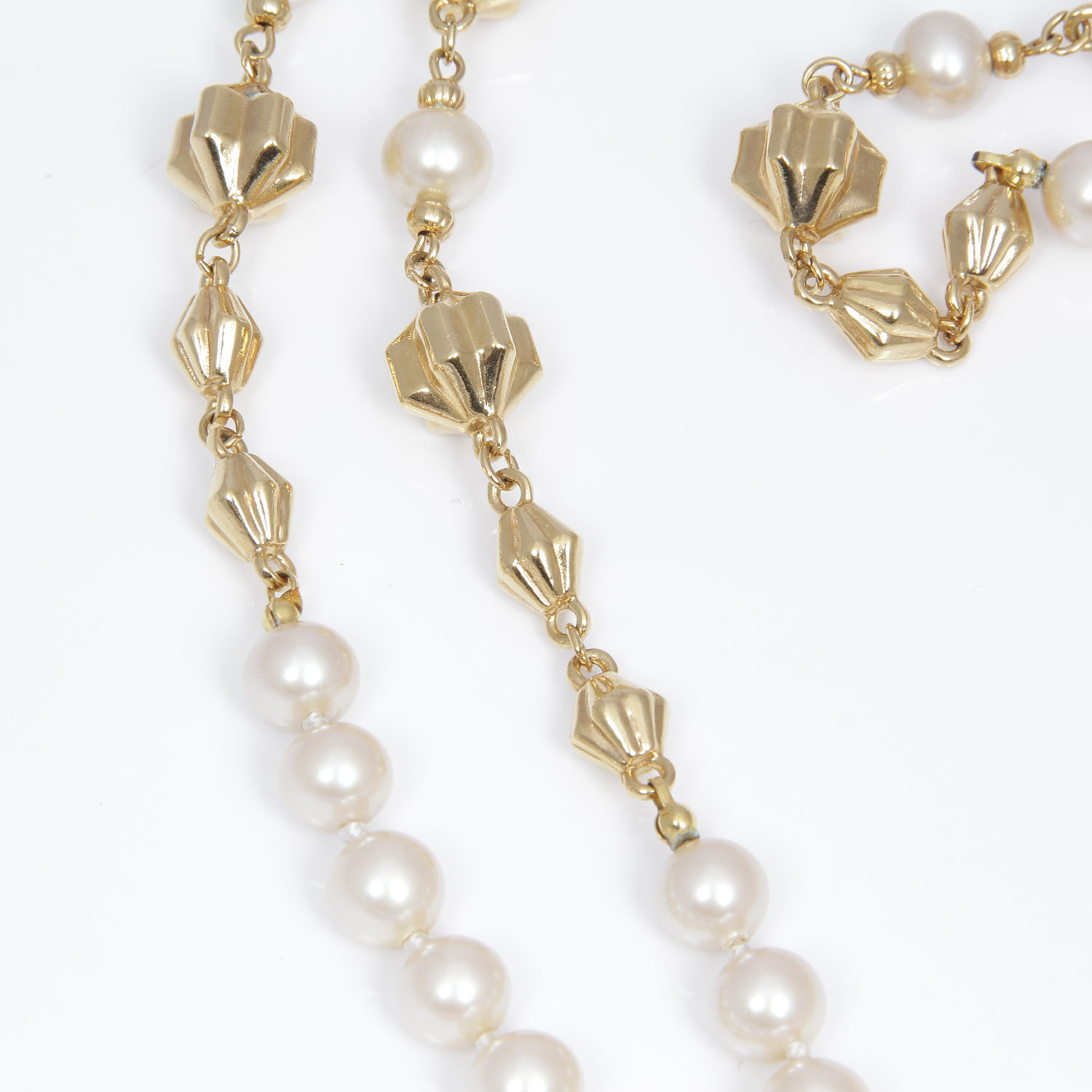 St. John Pearl Costume Jewelry Necklace