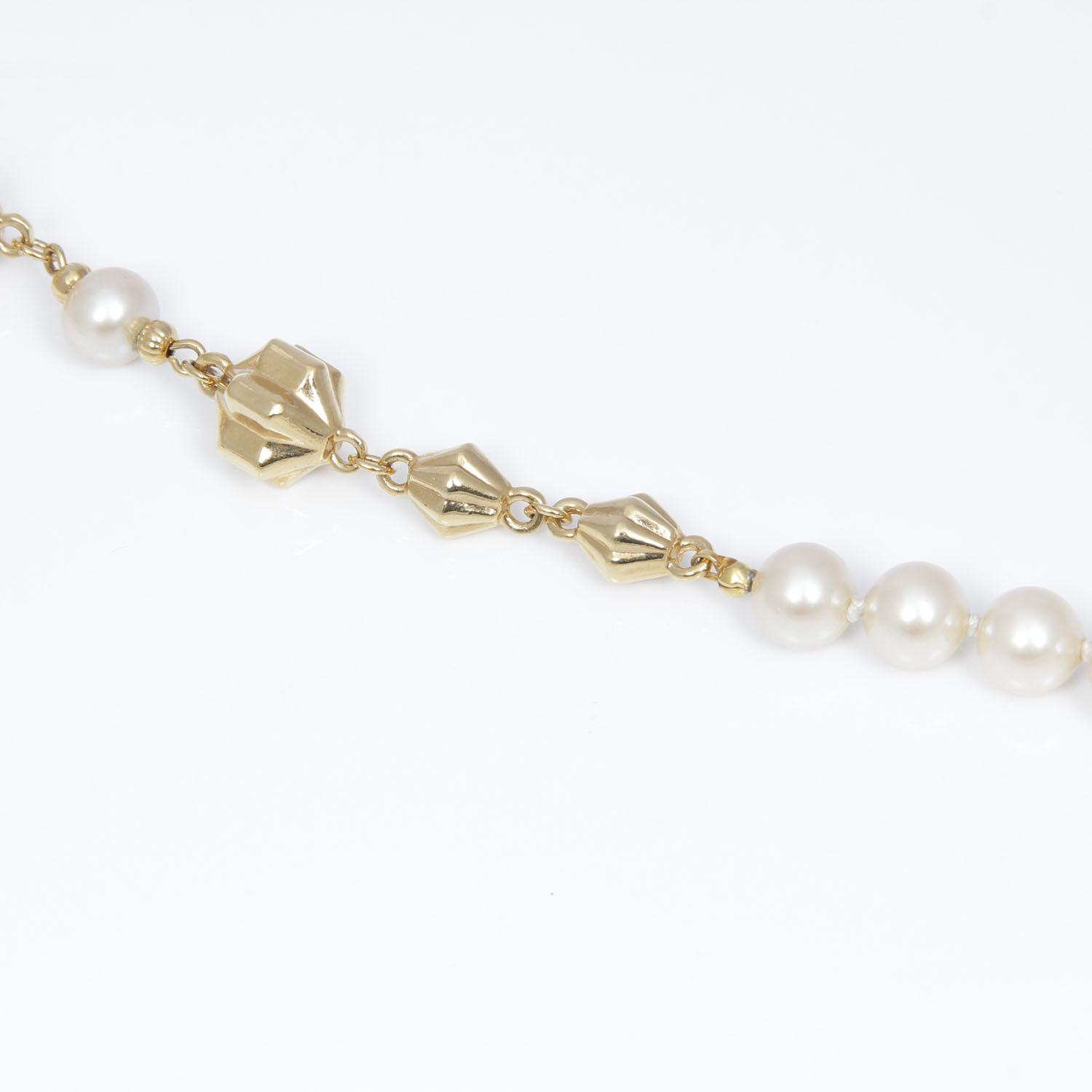 St. John Pearl Costume Jewelry Necklace