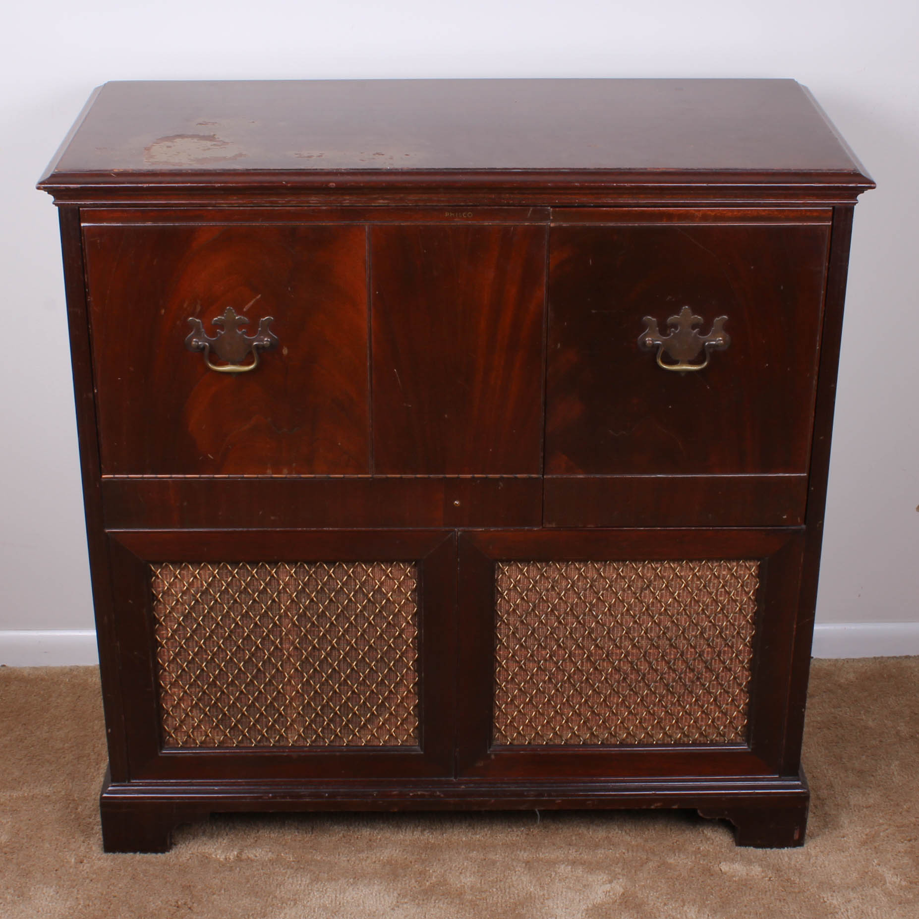 Vintage 1946 Philco Radio/Phonograph Cabinet