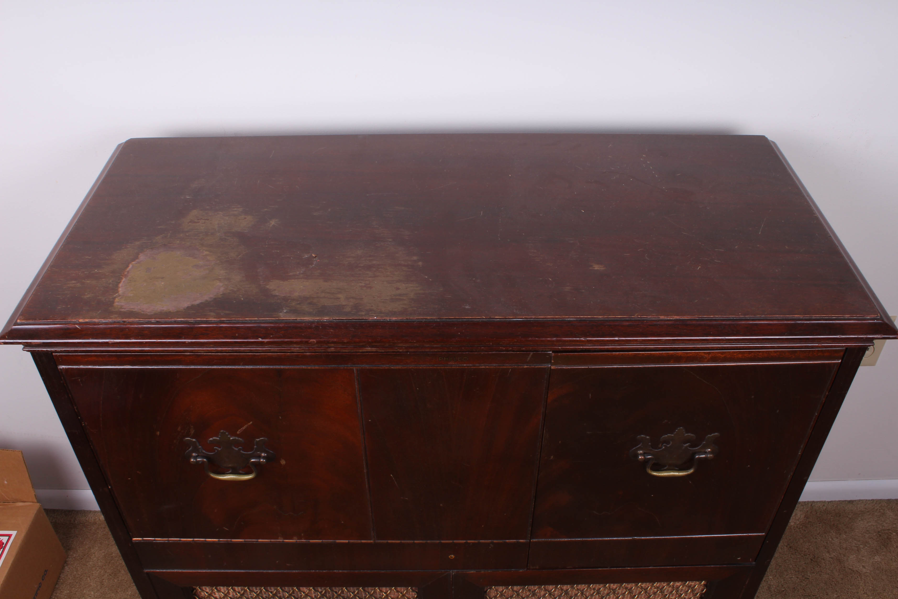 Vintage 1946 Philco Radio/Phonograph Cabinet