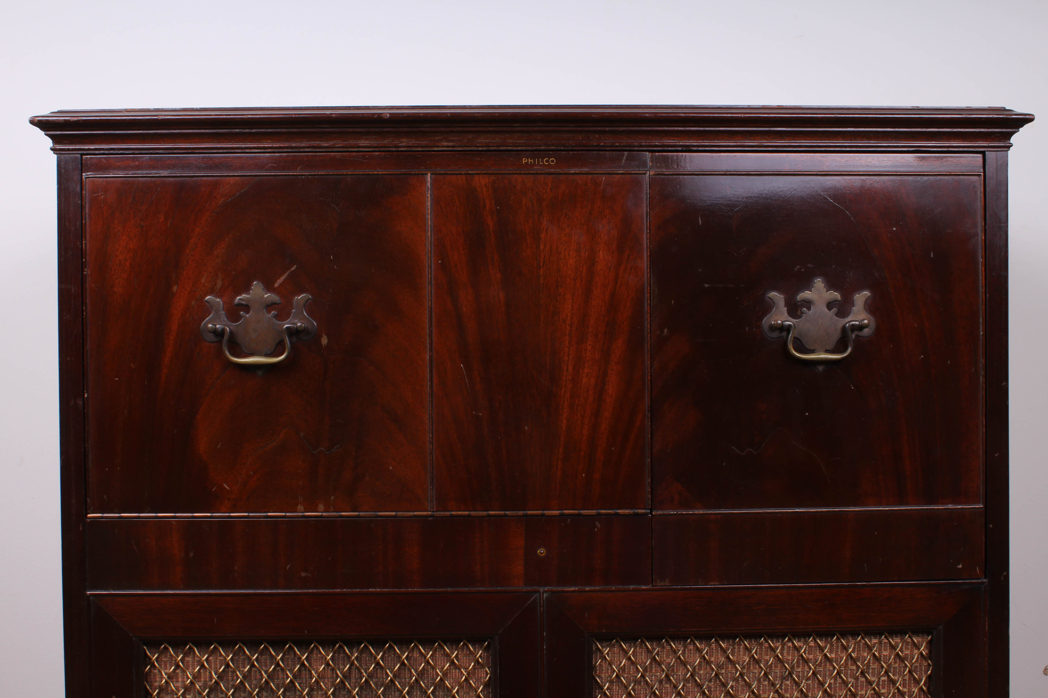 Vintage 1946 Philco Radio/Phonograph Cabinet