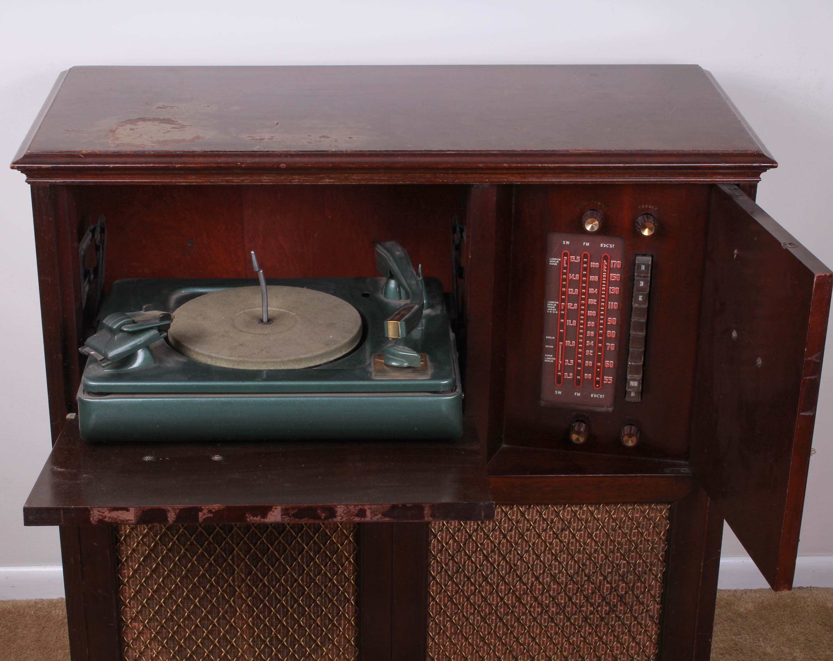 Vintage 1946 Philco Radio/Phonograph Cabinet