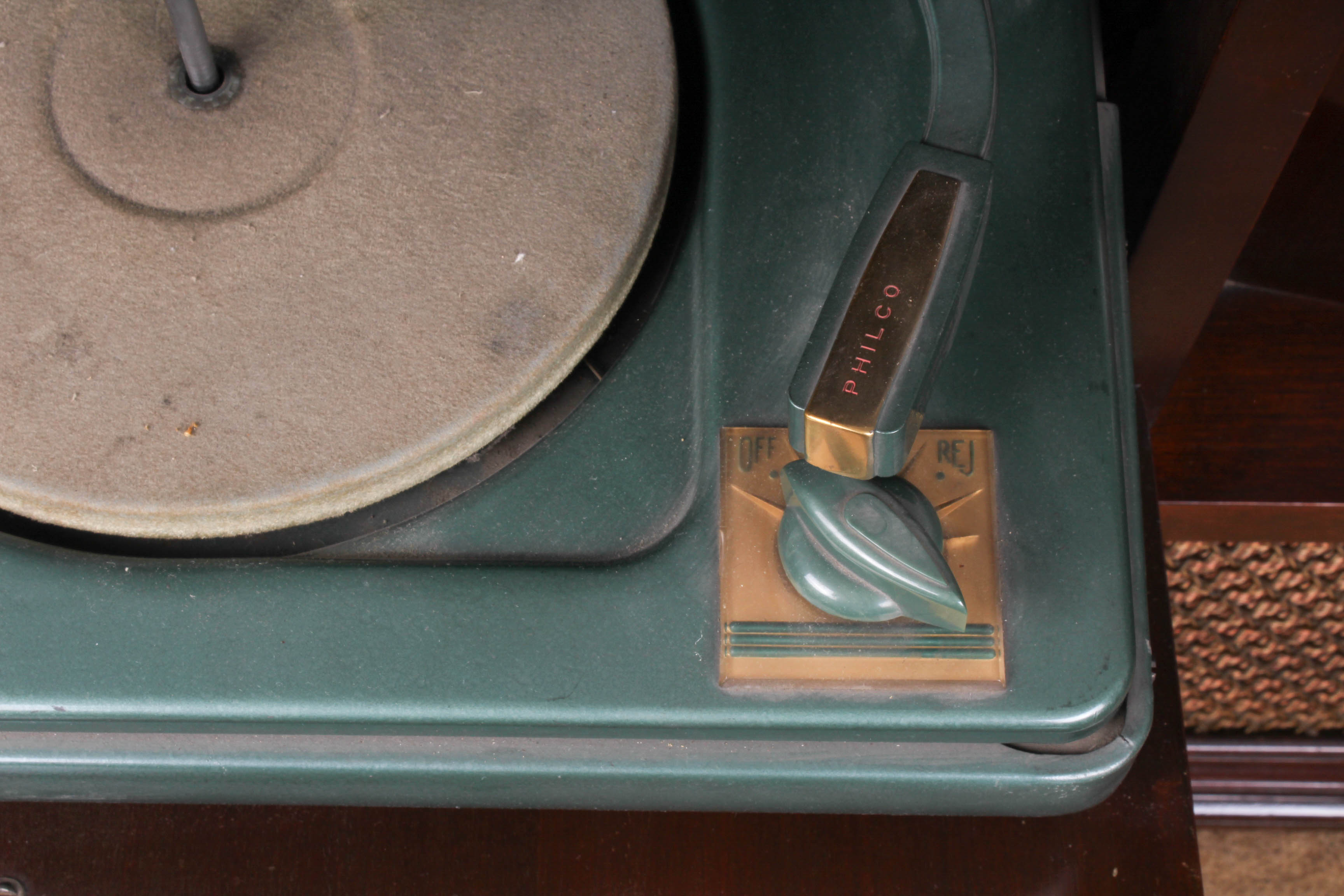 Vintage 1946 Philco Radio/Phonograph Cabinet