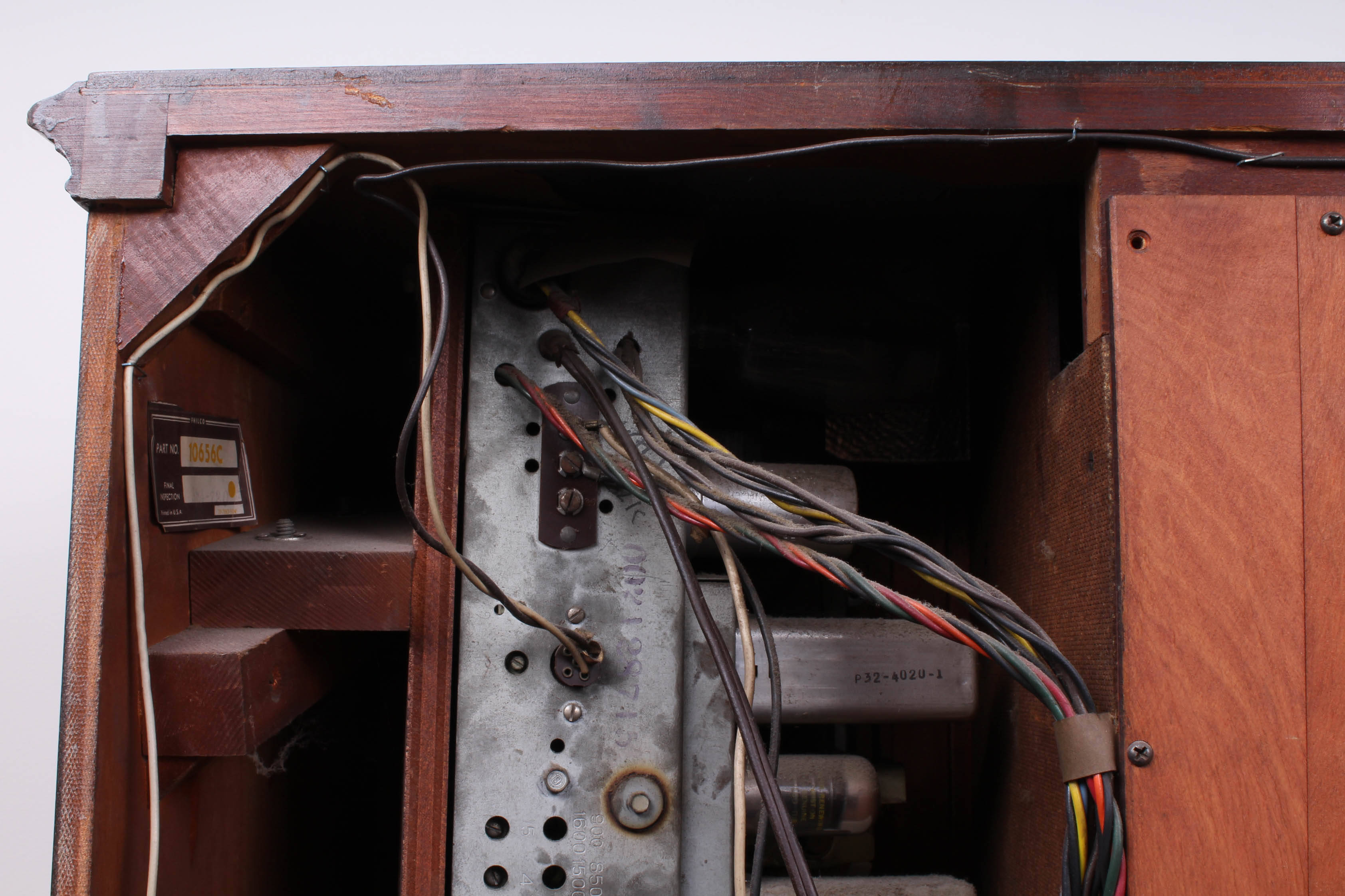 Vintage 1946 Philco Radio/Phonograph Cabinet