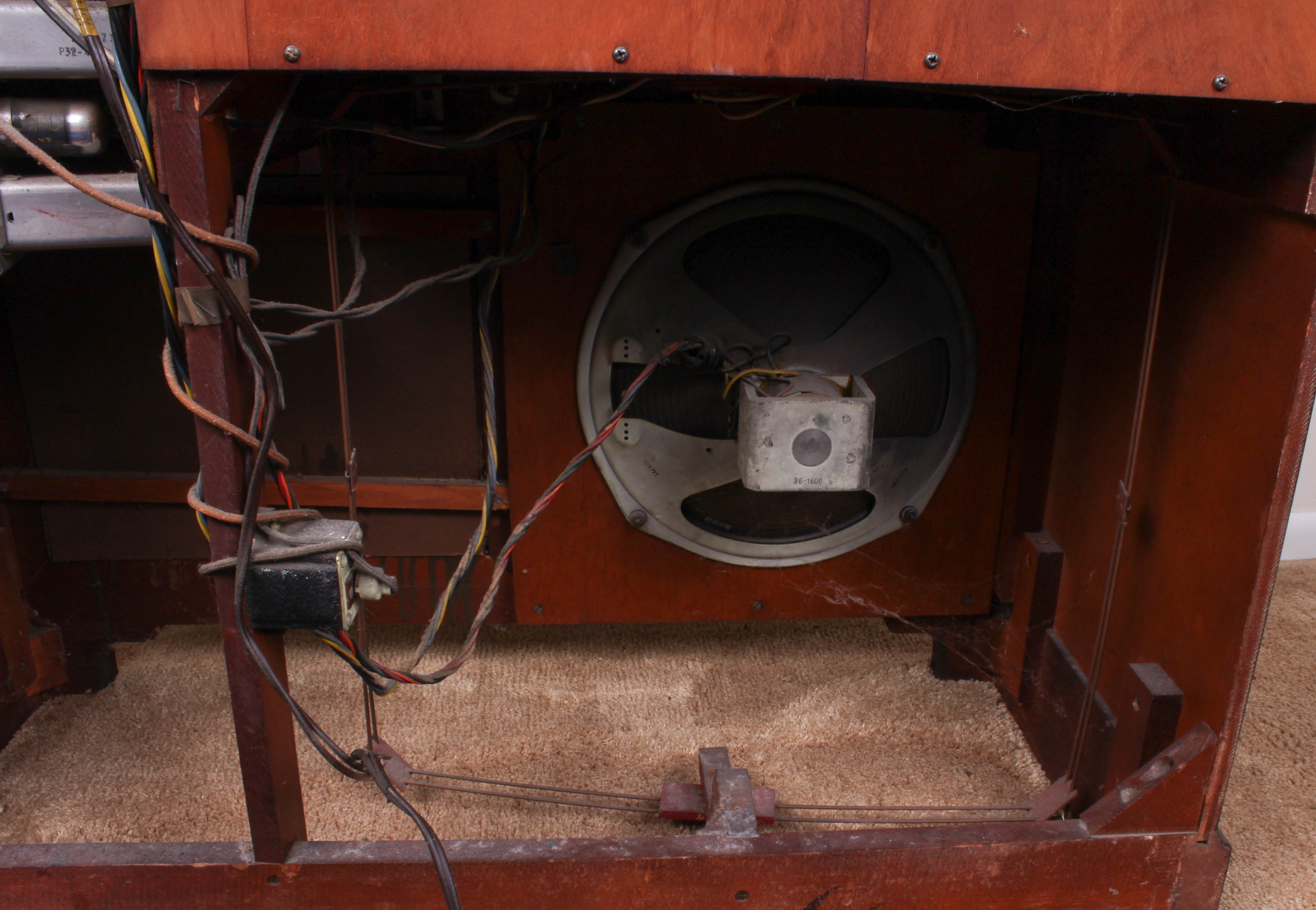 Vintage 1946 Philco Radio/Phonograph Cabinet