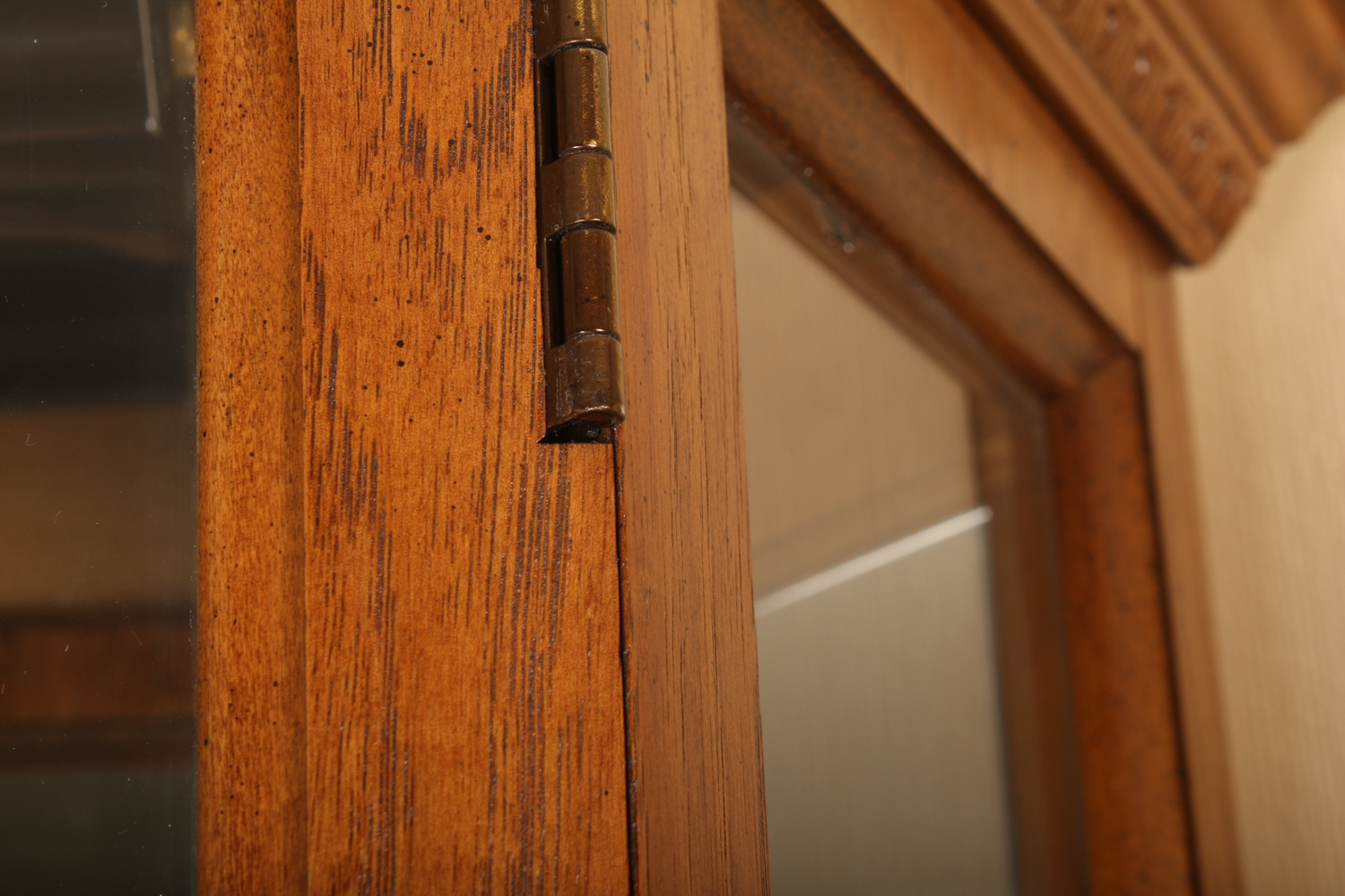 Lighted Corner Display Cabinet