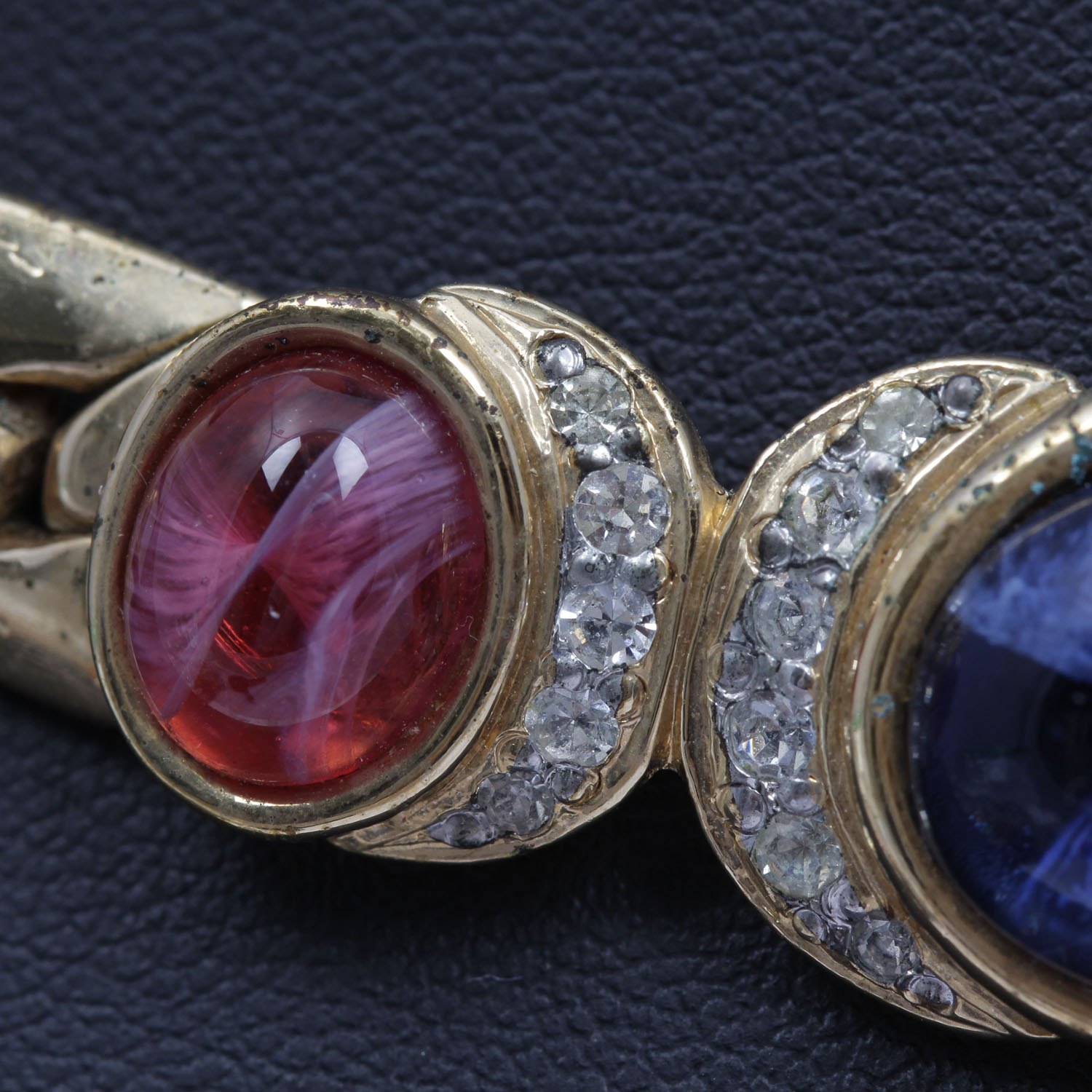 Vogue Bijoux Cabochon Necklace