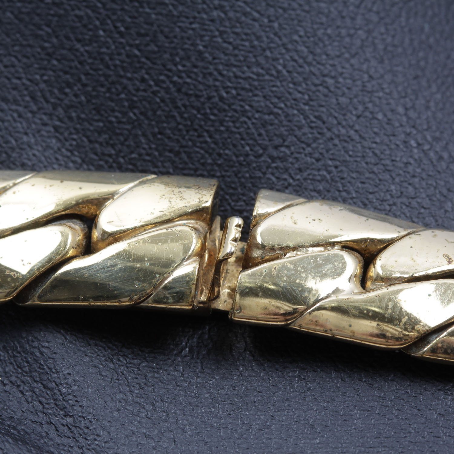 Vogue Bijoux Cabochon Necklace