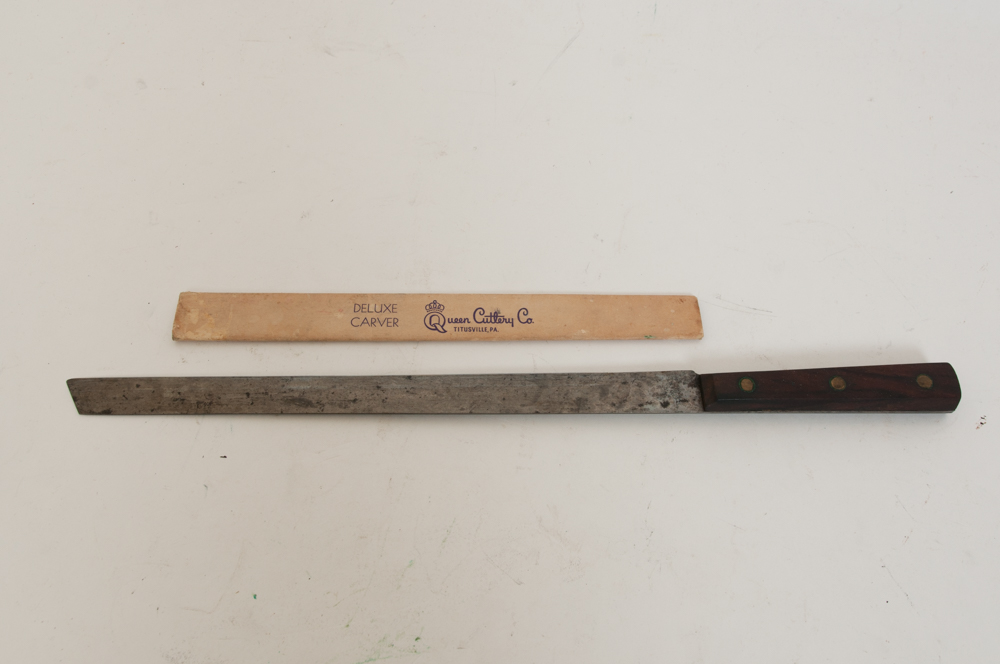 Vintage Queen Cutlery Deluxe Carver and Slicer Set