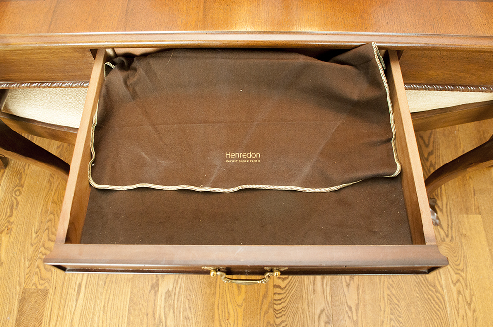 Henredon Rittenhouse Square Collection Dining Table with Matching Dining Chairs