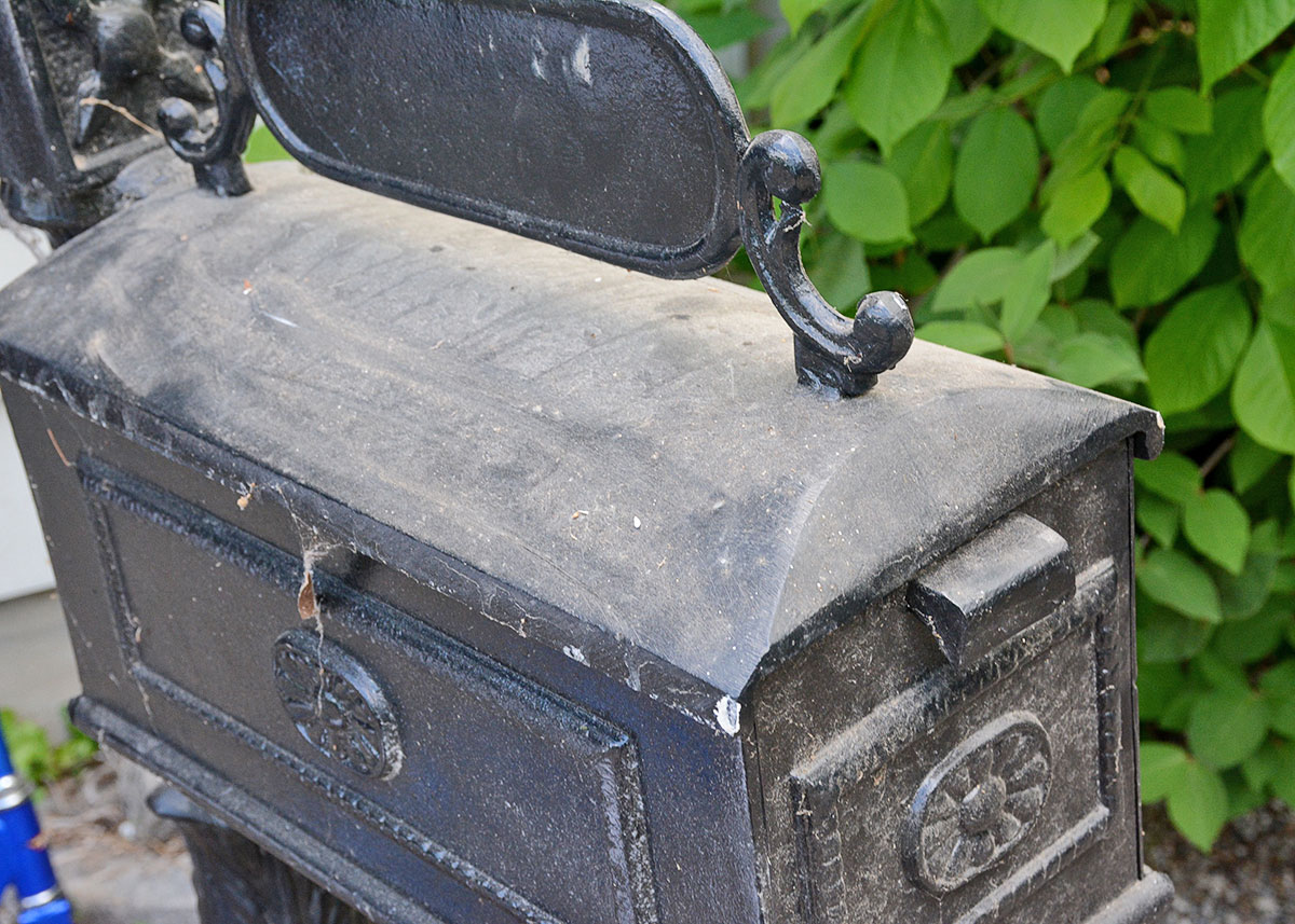Black Cast Iron Horse Head Mailbox