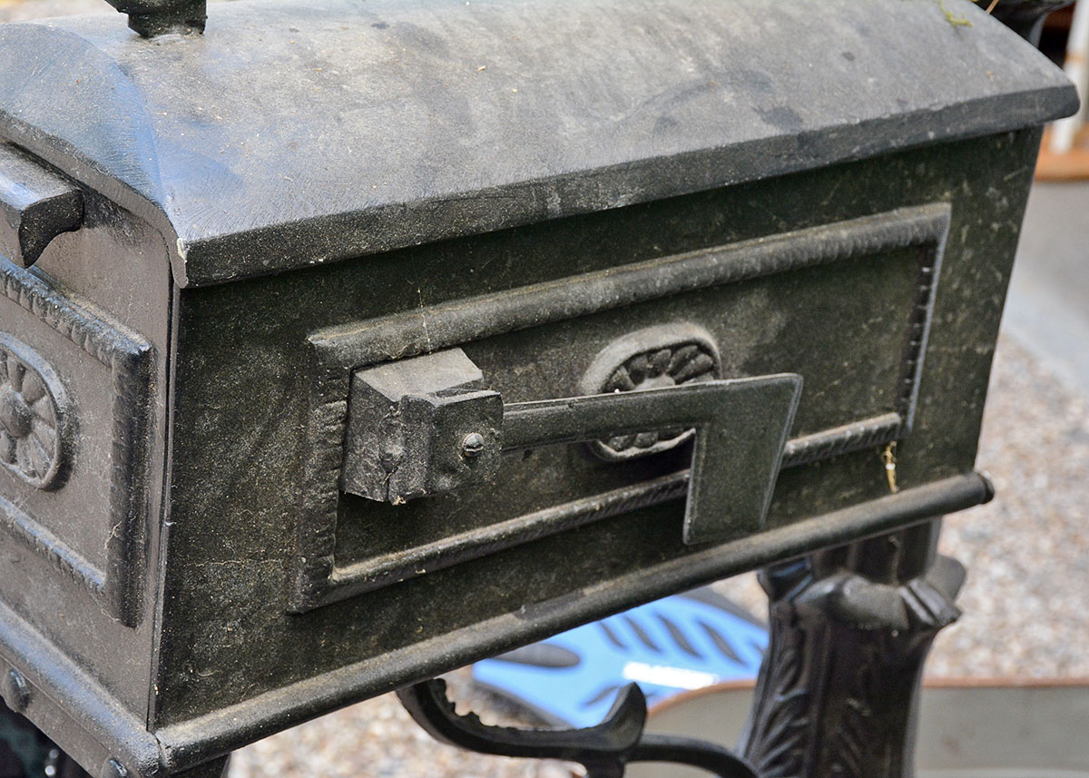 Black Cast Iron Horse Head Mailbox