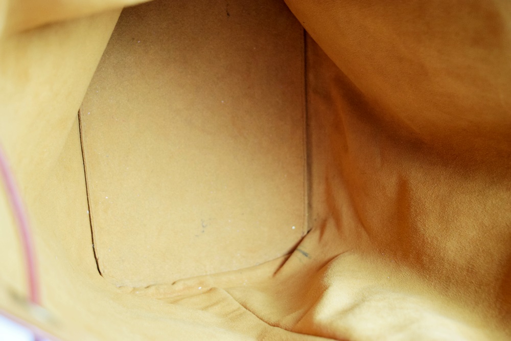 Louis Vuitton EPI Kenyan Fawn "Noe" Bucket Bag with Drawstring and Suede Lining