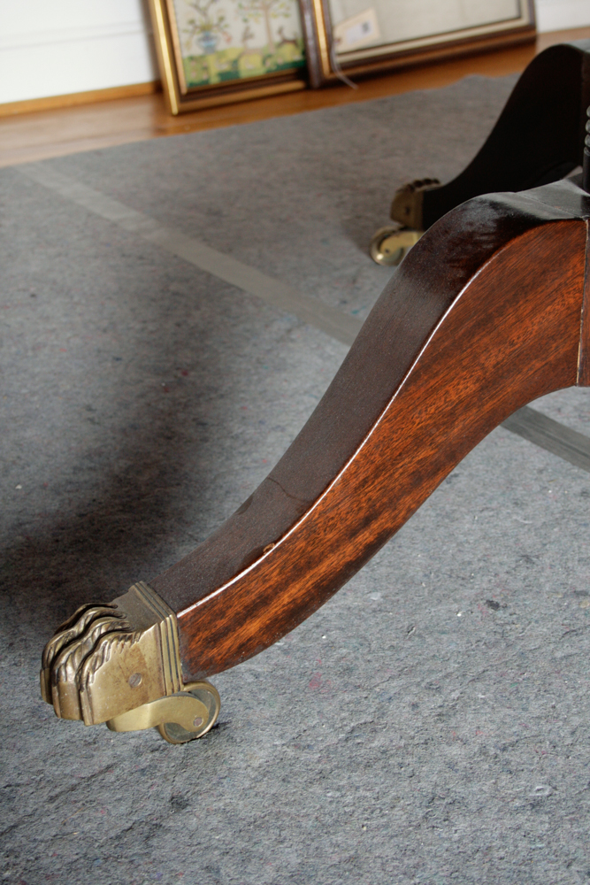 Round Mahogany Dining Table with Perimeter Leaves