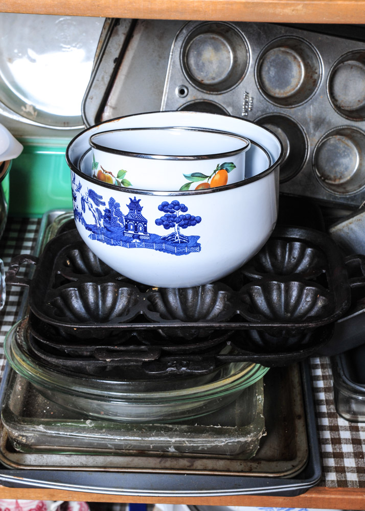 Collection of Vintage and Modern Bakeware