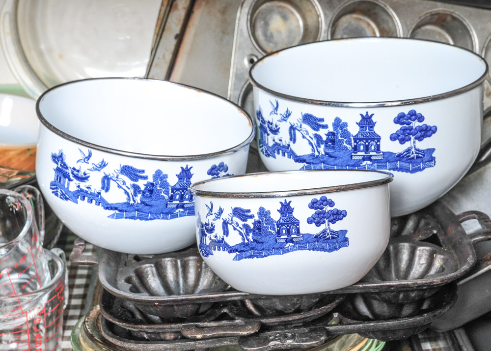 Collection of Vintage and Modern Bakeware