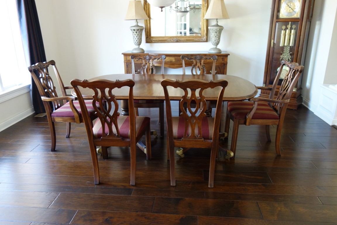 Romweber Thornhill House Collection Mahogany Dining Room Set