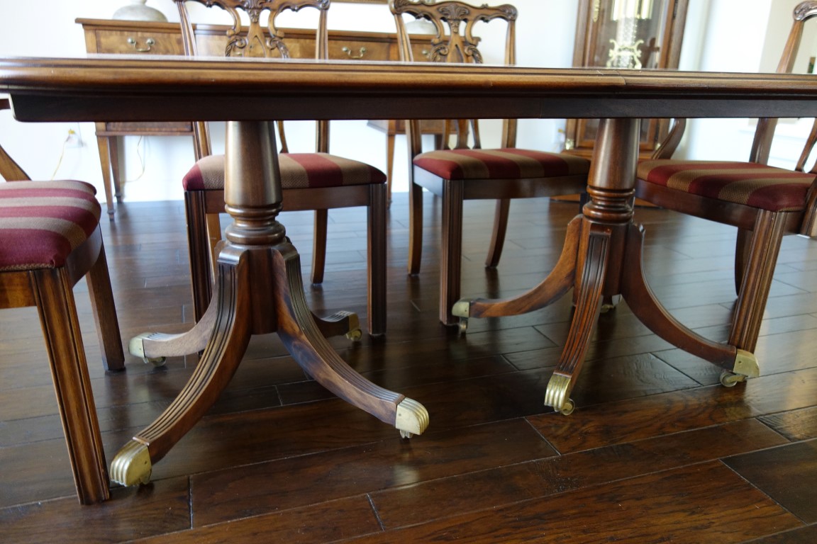 Romweber Thornhill House Collection Mahogany Dining Room Set